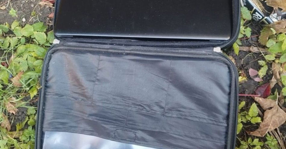 zdjęcie: Ukrył laptop w zaroślach i myślał że sprawa ucichnie / fot. KMP Kielce odzyskane mienie