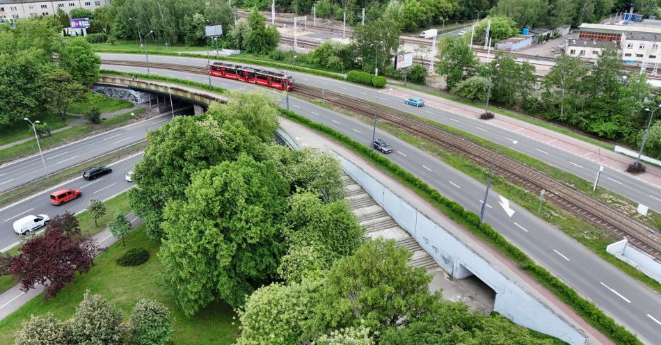 zdjęcie: Wiadukt nad DK86 przejdzie remont. Prace będą koordynowane z inwestycją kolejową / fot. nadesłane