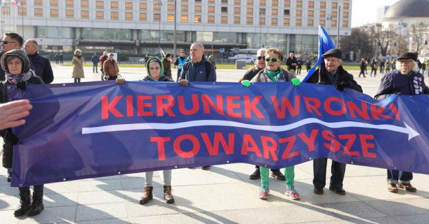 Incydent z prezesem PiS Jarosławem Kaczyńskim podczas uroczystości na pl. Piłsudskiego