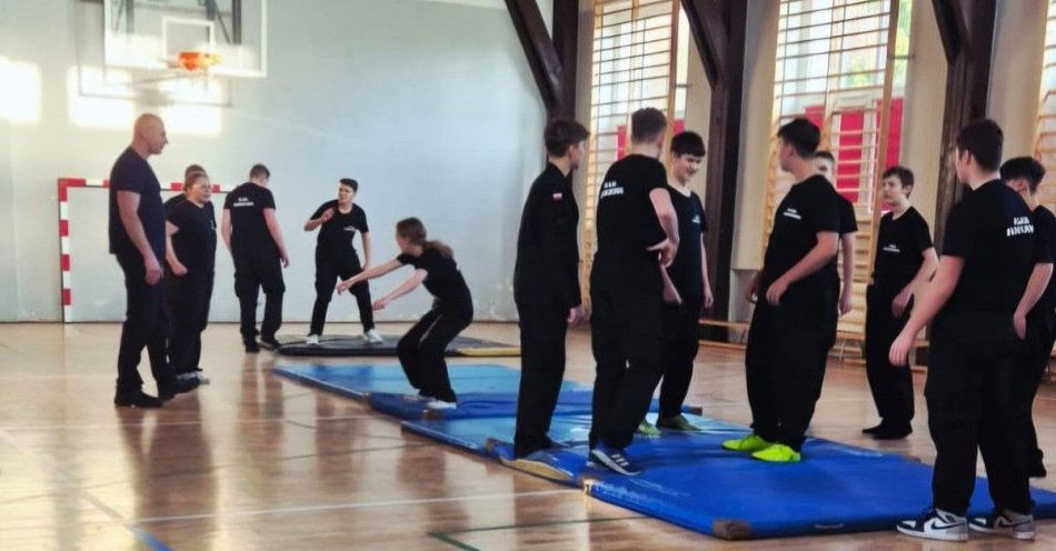 zdjęcie: Zajęcia w Kaliszu Pomorskim przygotowują młodzież do Policji / fot. KPP w Drawsku Pomorskim