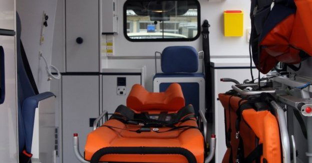 Dwa samochody osobowe i bus zderzyły się na dk 37 ; trasa jest zablokowana