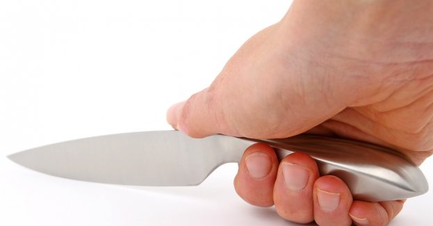 Zarzut usiłowania zabójstwa za zranienie nożem partnerki