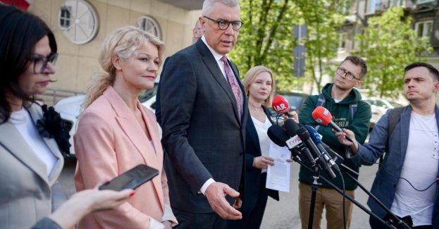 Posłowie z zespołu ds. rozliczeń PiS złożyli w prokuraturze zawiadomienie o możliwości popełnienia przestępstwa przez Morawieckiego i Ziobrę
