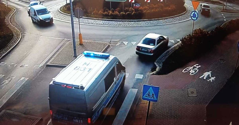 zdjęcie: Ucieczka Nissana przez Wyszków. 19-latek zatrzymany po pościgu / fot. KPP w Wyszkowie Policyjny pościg ulicami Wyszkowa
