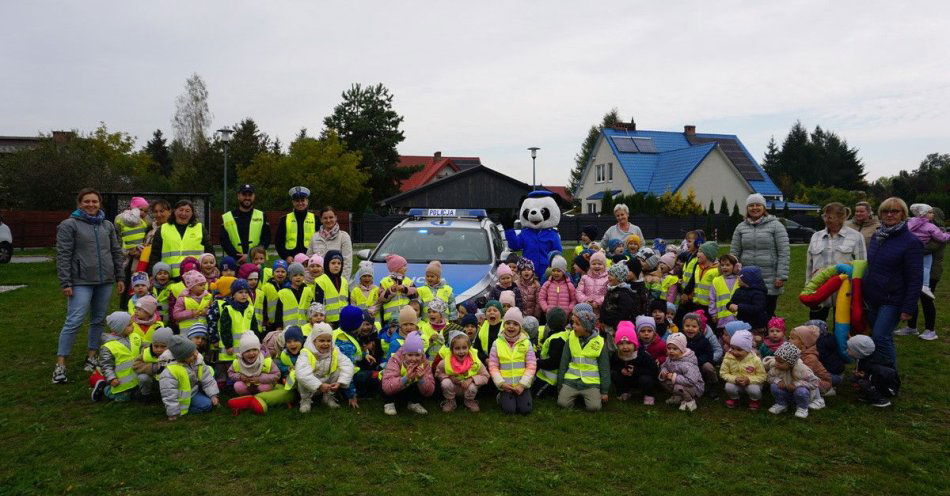 zdjęcie: Przedszkolaki otrzymały odblaski od lubelskiej policji / fot. KMP Lublin