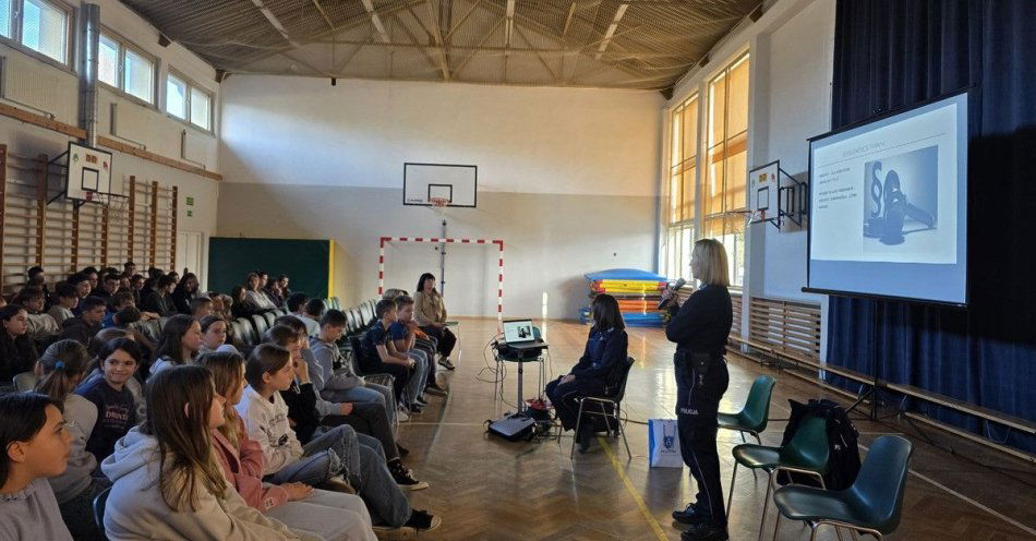 zdjęcie: Bezpieczna hulajnoga w Przecławiu: policja szkoli prawie 500 uczniów / fot. KPP w Mielcu KPP Mielec