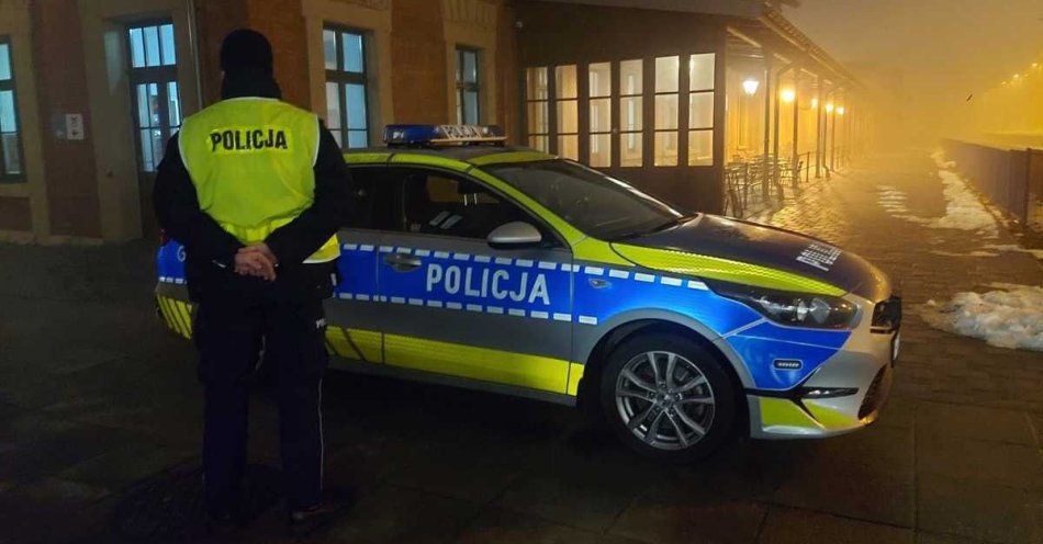 zdjęcie: Dzielnicowi i służby wzmacniają ochronę terenów kolejowych / fot. KMP w Wadowicach