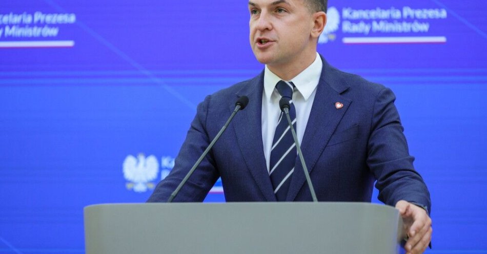 zdjęcie: Szłapka: oświadczenie prezydenta o odmowie nominacji sędziów świadczy o próbie uzurpacji uprawnień / Warszawa, 12.11.2025. Rzecznik rządu Adam Szłapka podczas konferencji prasowej, po posiedzeniu rządu w KPRM w Warszawie, 12 bm. (mr) PAP/Rafał Guz