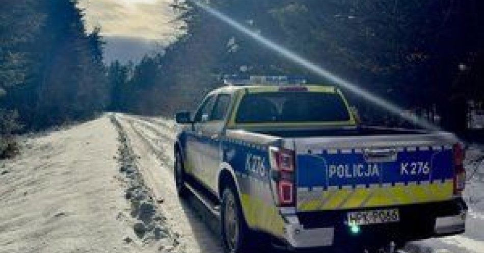 zdjęcie: Zima na drogach policja apeluje o ostrożną jazdę / fot. KMP w Przemyślu fot. KMP Przemyśl