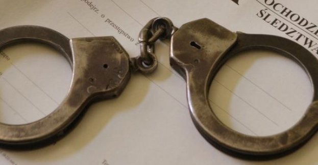 Sprawca uszkodzenia mienia zatrzymany przez pracownika spółdzielni mieszkaniowej