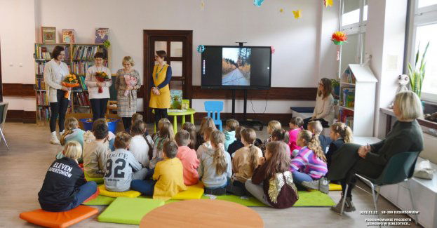 Nowy monitor interaktywny w dzierżoniowskiej bibliotece