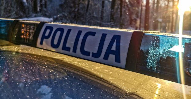Dzięki informacji przekazanej pod numer alarmowy 80-latka bezpiecznie trafiła do domu