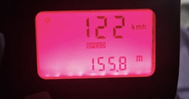 18-letni kierowca jechał 122km/h przy ograniczeniu do 50km/h
