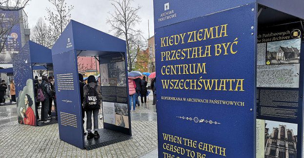 Kopernikańska wystawa przed ratuszem