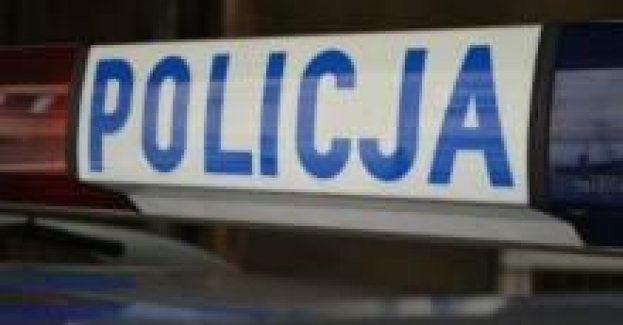 Kierujący autokarem najechał na zamykające się zapory kolejowe