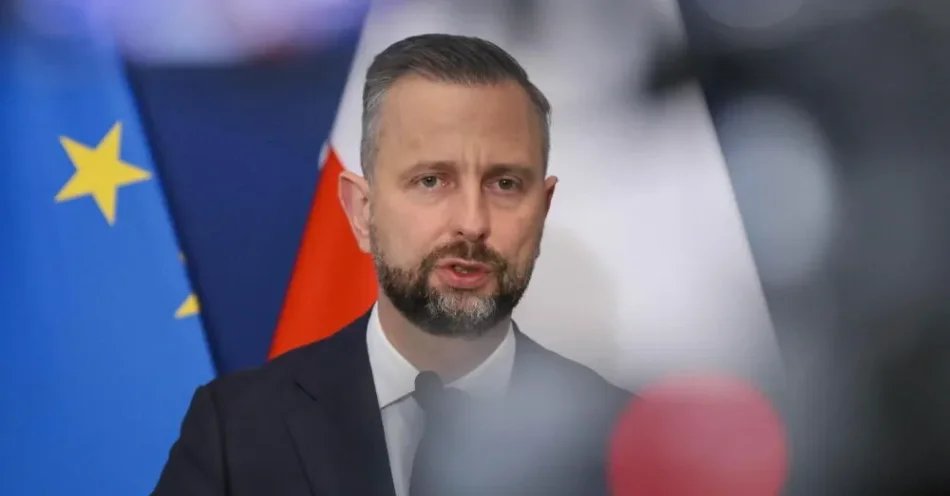 zdjęcie: Szef MON o ostatnich pożarach w Polsce: zbliżają się wybory w Rosji; eskalacja działań może następować / Warszawa, 21.07.2026. Wicepremier, minister obrony narodowej Władysław Kosiniak-Kamysz podczas konferencji prasowej w siedzibie MON w Warszawie, 21 bm. Konferencja odbywa się po posiedzeniu Komitetu Rady Ministrów do spraw Bezpieczeństwa Narodowego. (doro) PAP/Paweł Supernak