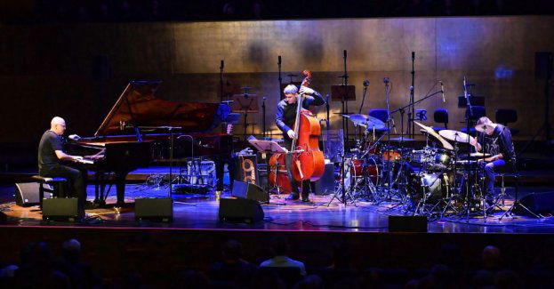 Koncert "Marcin Wasilewski Trio - 30th Anniversary Tour 2024" w Teatrze ROMA - we wtorek