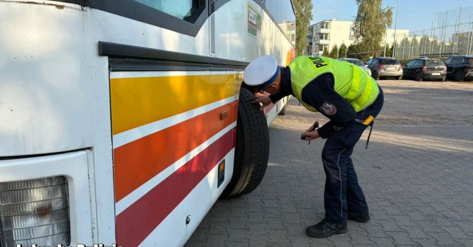 zdjęcie: Policja kontroluje autokary przed wyjazdami szkolnymi / fot. KPP Sulęcin