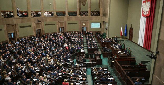 Sejm uchwalił ustawę zakazującą sprzedaży wszystkich typów e-papierosów osobom nieletnim