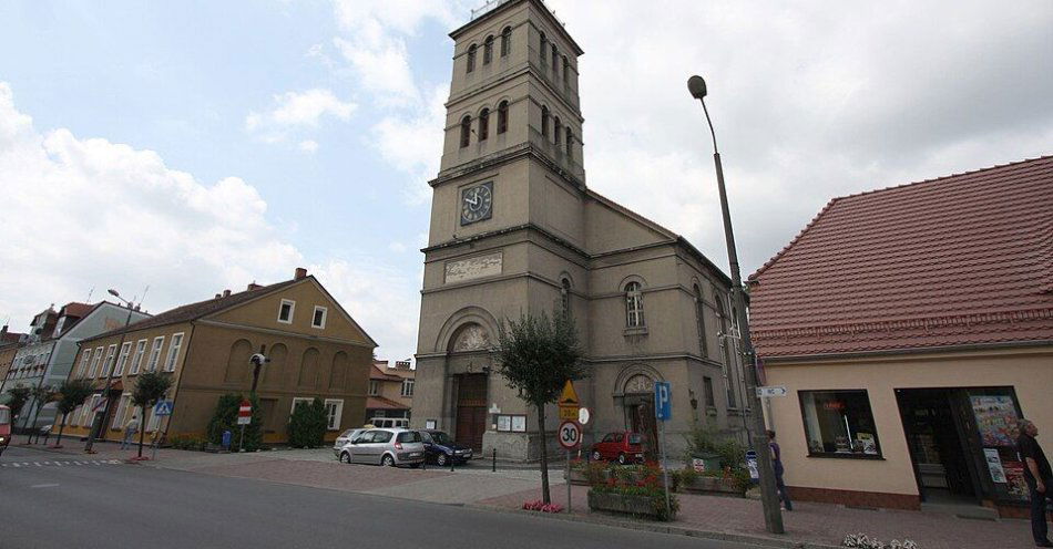 zdjęcie: XII Marsz Katyński przeszedł ulicami Wolsztyna. Pamięć o 22 tysiącach pomordowanych / Kościół ewangelicki w Wolsztynie (1832), fot. Silu, CC BY-SA 3.0, https://commons.wikimedia.org/wiki/File:62150_Wolsztyn_kosciol_ew.JPG