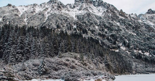 Trudne warunki turystyczne - śnieg, oblodzenia i silny wiatr