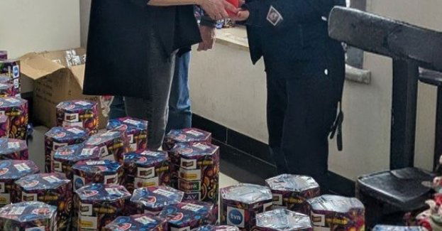 Policja ze Skarżyska przekazała maskotkę na WOŚP
