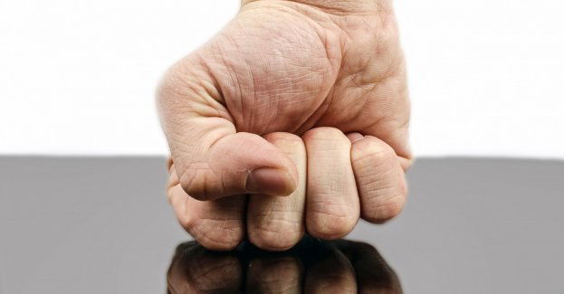 16-latkowie pobili 27-latka, bo zwrócił uwagę, że skwer to nie toaleta