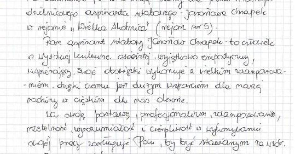 zdjęcie: Mieszkaniec dziękuje dzielnicowemu z Mysłowic / fot. KMP w Mysłowicach