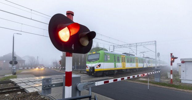 Bezpieczniej na 40 przejazdach kolejowo-drogowych w województwie łódzkim