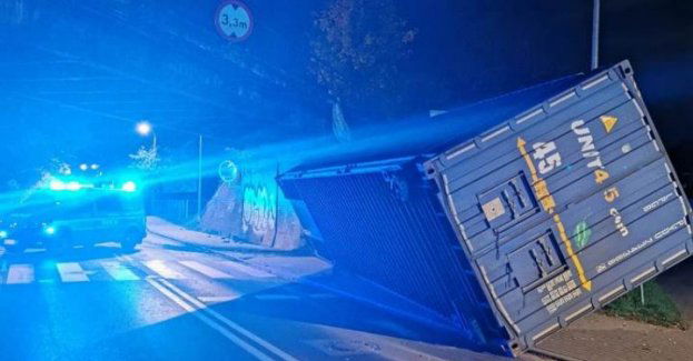 Wszystkich Świętych 2023; – nasz wiadukt znowu „oberwał”