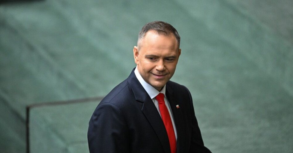 zdjęcie: Sejm nie odrzucił weta prezydenta wobec ustawy o kryptoaktywach / Warszawa, 06.08.2025. Uroczystość zaprzysiężenia Prezydenta RP Karola Nawrockiego przed Zgromadzeniem Narodowym. Prezydent RP Karol Nawrocki wychodzi z sali posiedzień Sejmu w Warszawie, 6 bm. Karol Nawrocki, dotychczasowy prezes IPN, został zaprzysiężony na Prezydenta Rzeczypospolitej Polskiej. Podczas Zgromadzenia Narodowego następca Andrzeja Dudy złożył przysięgę prezydencką, po której formalnie objął urząd głowy państwa. (mr) PAP/Radek Pietruszka