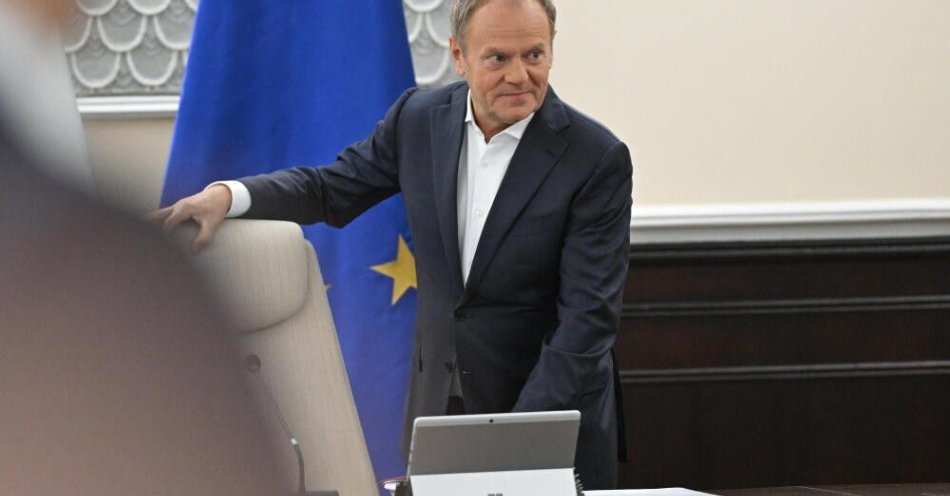 zdjęcie: Premier o skazaniu działaczy PiS za wyłudzenie nieruchomości: wygląda jak system / Warszawa, 21.10.2025. Premier Donald Tusk podczas posiedzenia rządu w KPRM w Warszawie, 21 bm. Rada Ministrów zajmie się m.in. programem modernizacji służb. (rp/awol) PAP/Radek Pietruszka