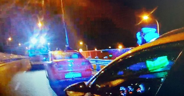 Pijany kierowca zasnął na środku ulicy