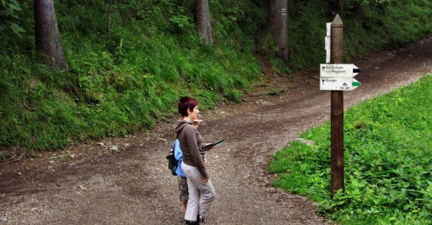 Nieczynna część Doliny Kościeliskiej i Jaskinia Mroźna
