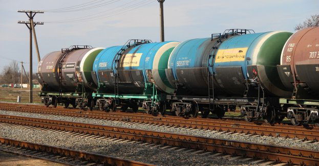 Wykolejenie trzech wagonów towarowych przewożących paliwo