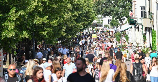 Liczba ludności w Polsce w 2024 r. spadła do 37 mln 489 tys.