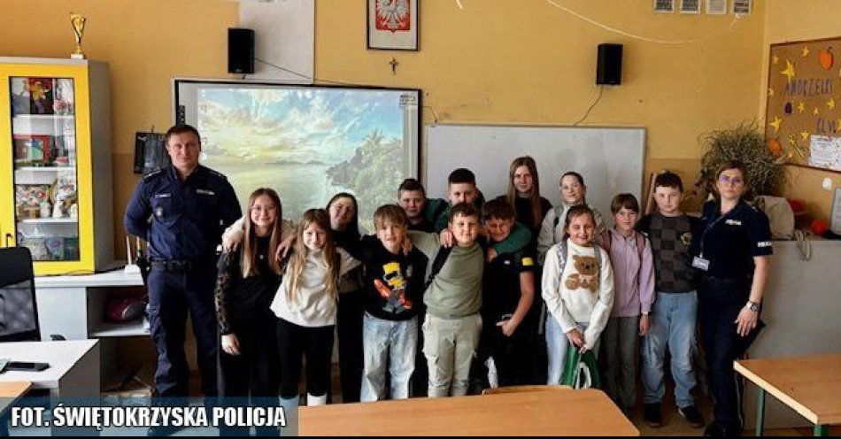 zdjęcie: Skalbmierz uczy dzieci jak przeciwdziałać hejtowi / fot. KPP Kazimierza Wielka