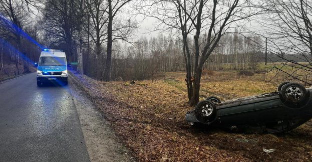 Stracił panowanie nad pojazdem i dachował