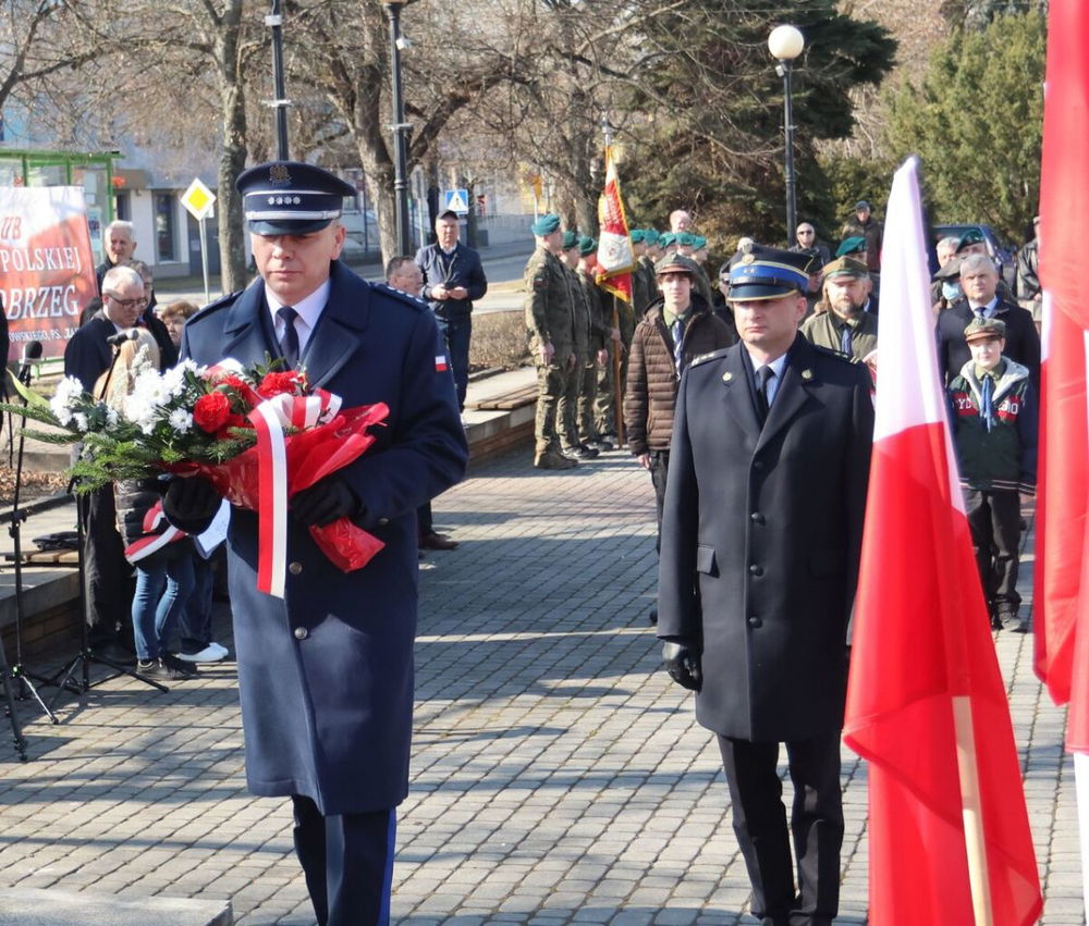 zdjęcie: Tarnobrzeg uczcił Żołnierzy Wyklętych. Policja z kwiatami / fot. KMP w Tarnobrzegu