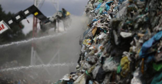 Pożar składowiska odpadów k. Otwocka