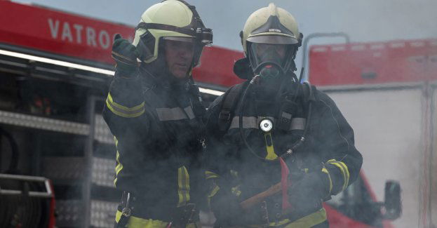Koniec akcji gaśniczej po pożarze hurtowni zniczy (aktl.2)