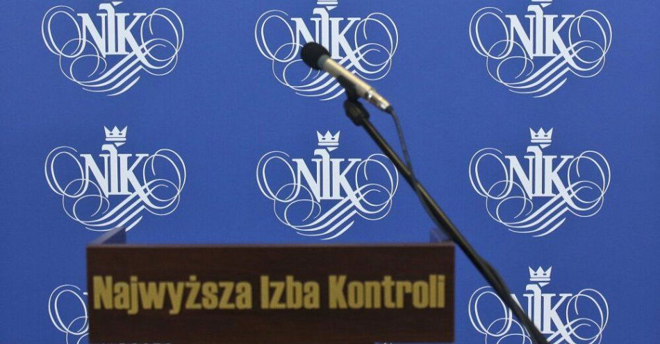 zdjęcie: Prokuratura postawiła byłemu prezesowi NIK zarzuty związane m.in. z przestępstwami skarbowymi / Warszawa, 07.03.2014. Konferencja prasowa Najwyższej Izby Kontroli na temat raportu NIK oceniającego wojska specjalne, 7 bm. w Warszawie. (rg/awol) PAP/Rafał Guz