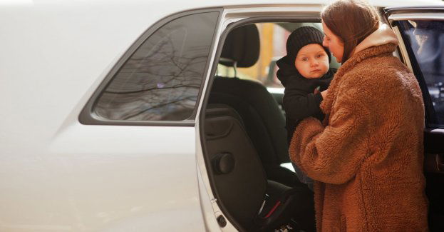 26-latka zostawiła w aucie 11-miesięczne dziecko i poszła na zakupy