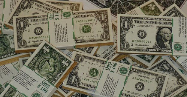 Kolejne tzw. oszustwo nigeryjskie – 77-latka miała opłacić przekazanie jej skrzyni z dolarami