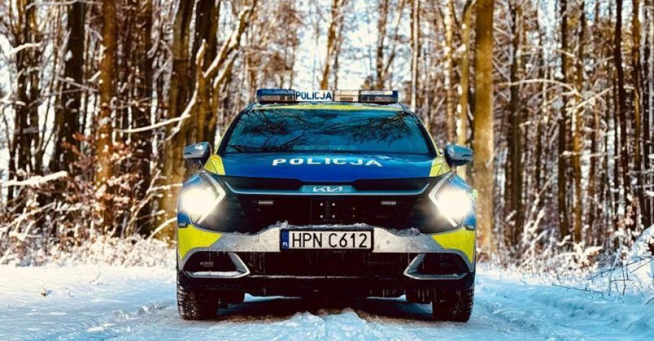 zdjęcie: Utkwił w skarpie prosząc o pomoc okazało się że był pijany / fot. KPP w Chojnicach