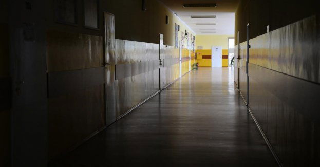 Premier skieruje do prokuratury sprawę chłopca, który opowiedział o wykorzystaniu w szkole