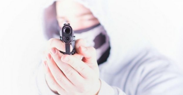 Policja zatrzymała dwóch mężczyzn, którzy żartowali, że napadają na bank