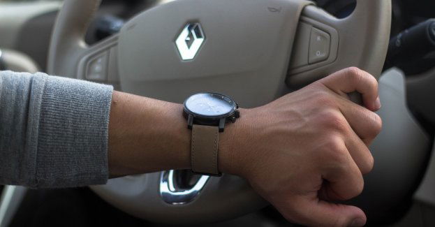 77-letni motorowerzysta po zderzeniu z samochodem trafił do szpitala