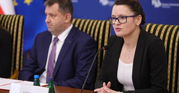 Służby rozbiły gang, który wyłudził 212 mln zł VAT, zarzuty mają 52 osoby