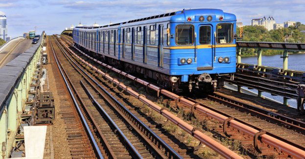 Rozpoczął się proces 21-latka oskarżonego o zepchnięcie pod pociąg studenta UG